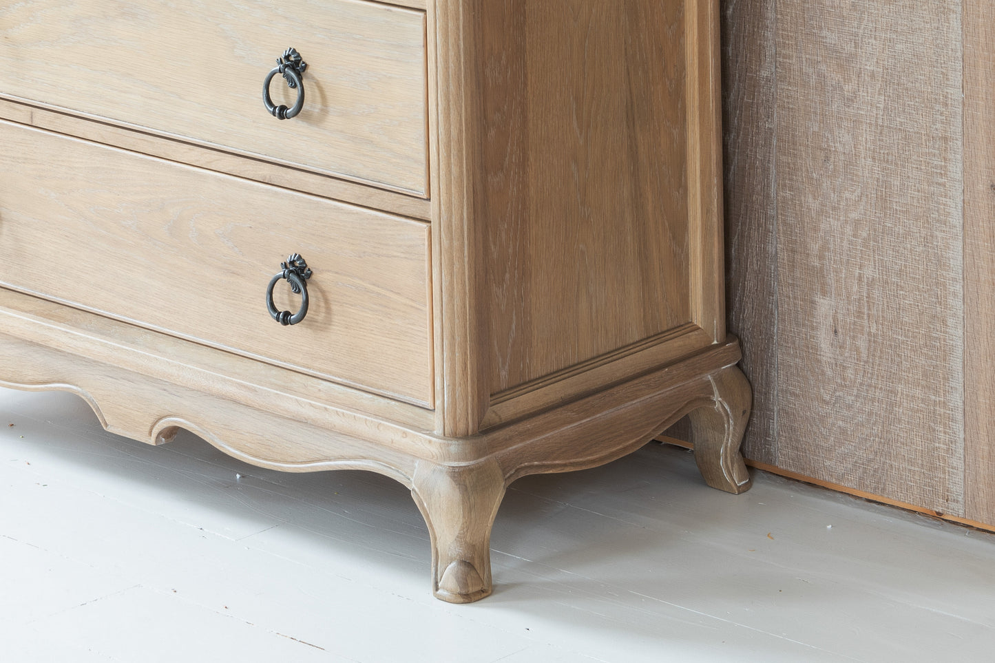 Willis & Gambier Camille 8 Drawer Chest - Oak - Lifestyle Image Zoomed In Bottom Right