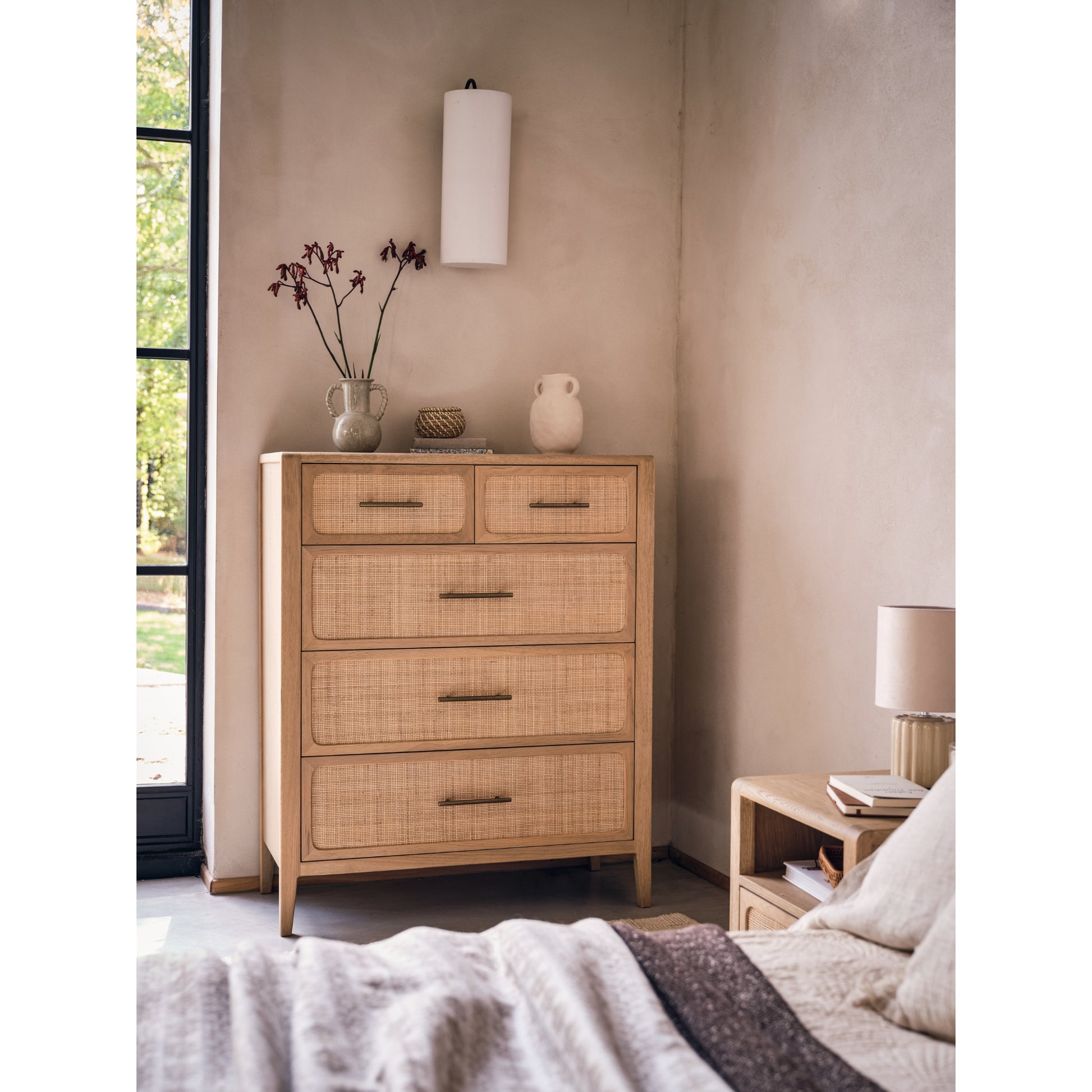 Willis & Gambier Casera 5 Drawer Chest - Oak - Lifestyle Image
