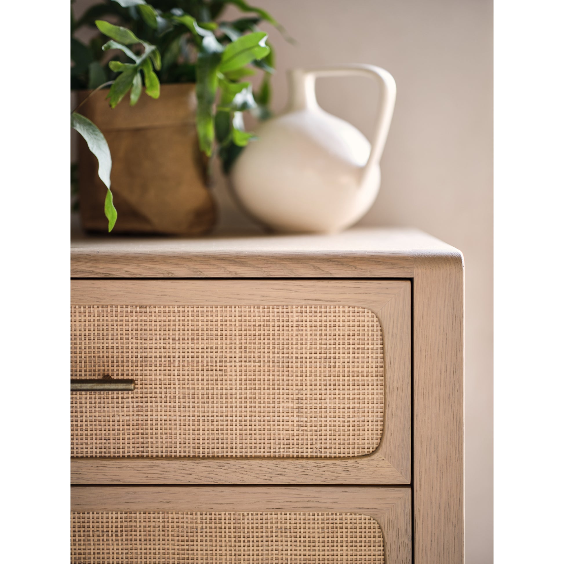 Willis & Gambier Casera 3 Drawer Chest - Oak - Lifestyle Image Zoomed In Top