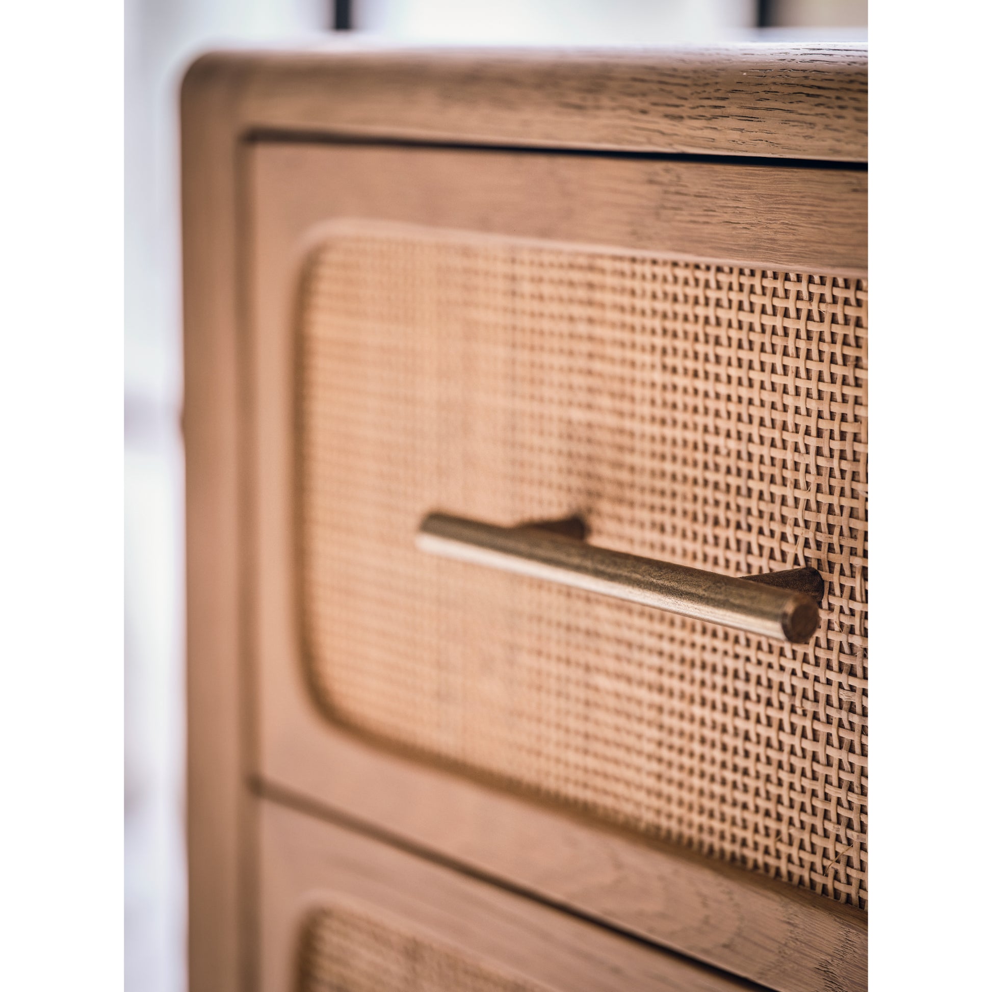 Willis & Gambier Casera 5 Drawer Chest - Oak - Lifestyle Image Zoomed In Handle