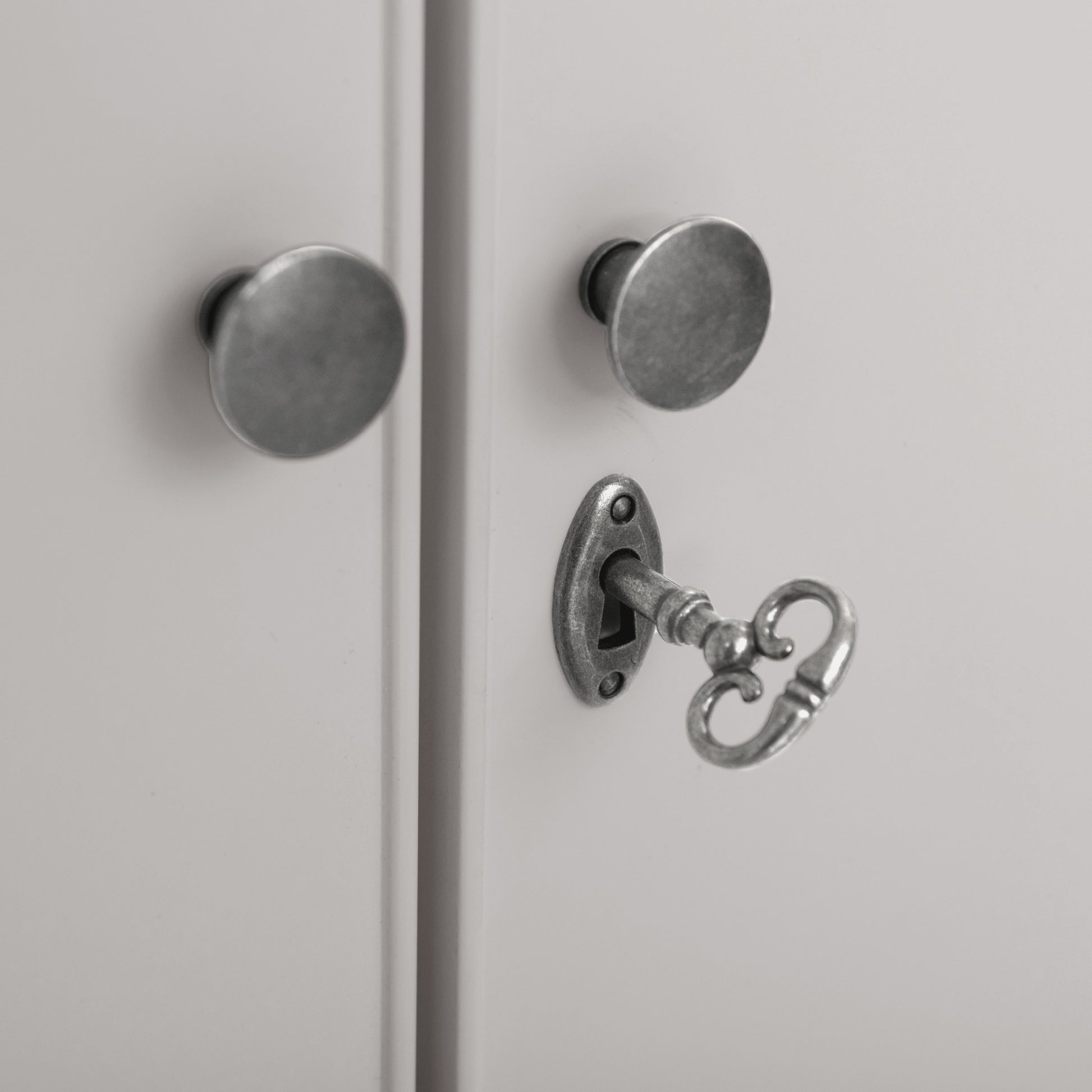 Willis & Gambier Etienne Double Wardrobe - Grey - Focus View Handles and Lock